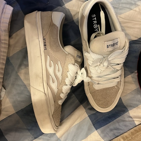 Straye vans - Picture 2 of 2